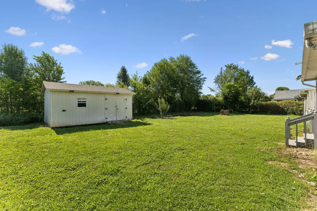 16 Delana Avenue Lawrenceburg TN 38464