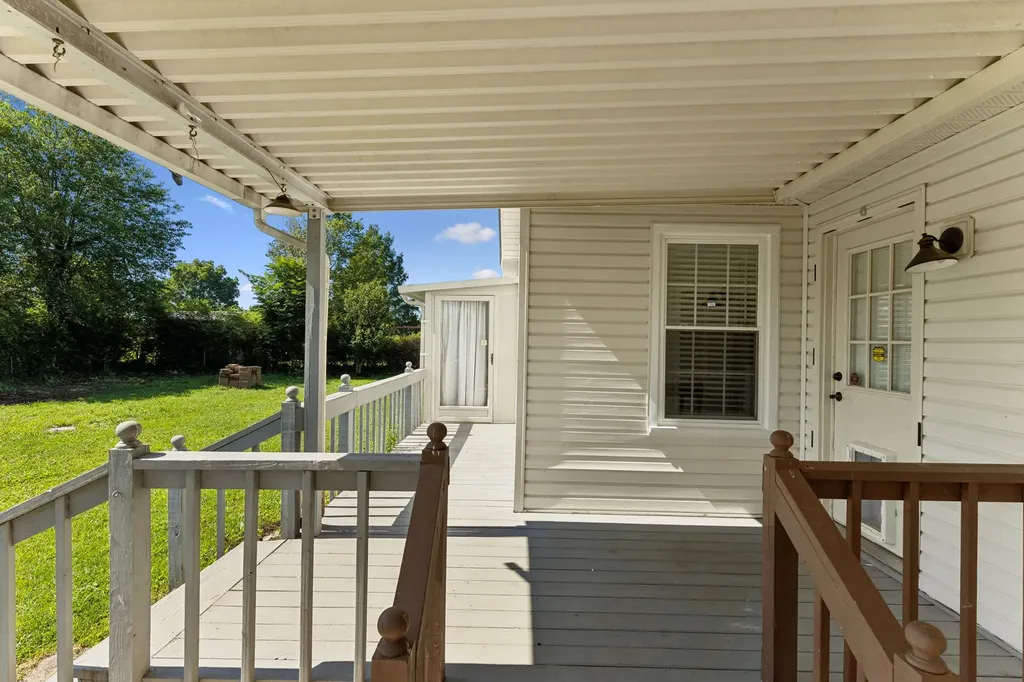 16 Delana Avenue Lawrenceburg TN 38464