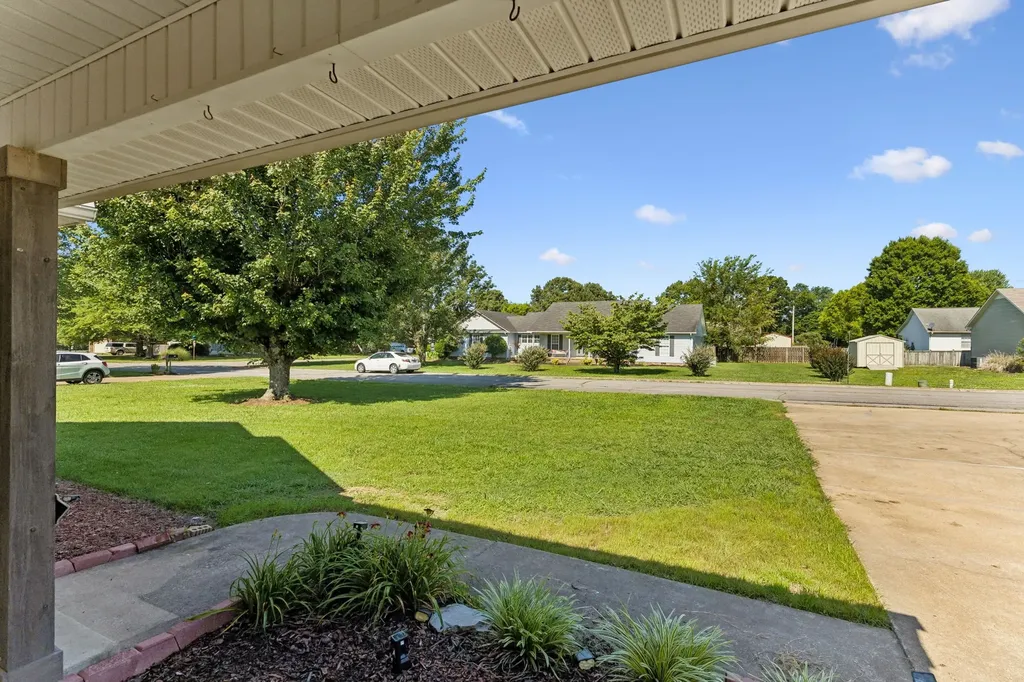 16 Delana Avenue Lawrenceburg TN 38464