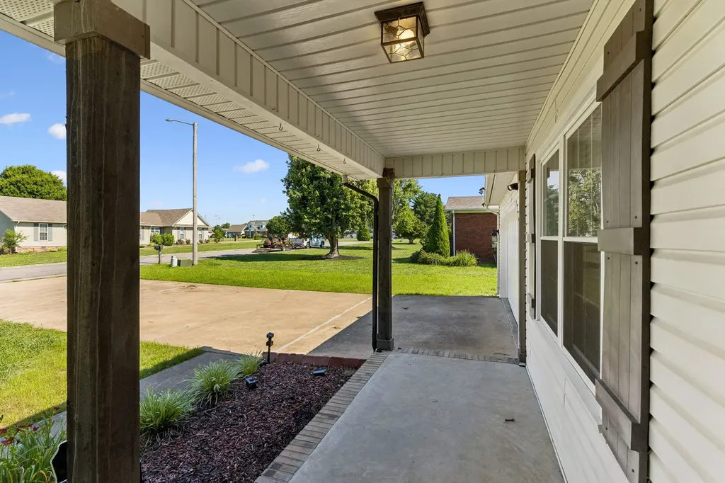 16 Delana Avenue Lawrenceburg TN 38464
