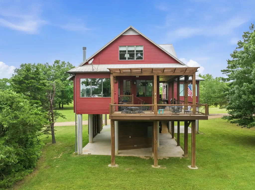 238 Shannon Lane Bath Springs TN 38311