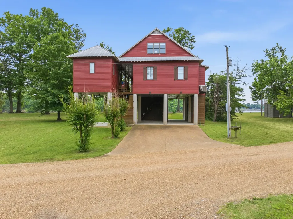 238 Shannon Lane Bath Springs TN 38311