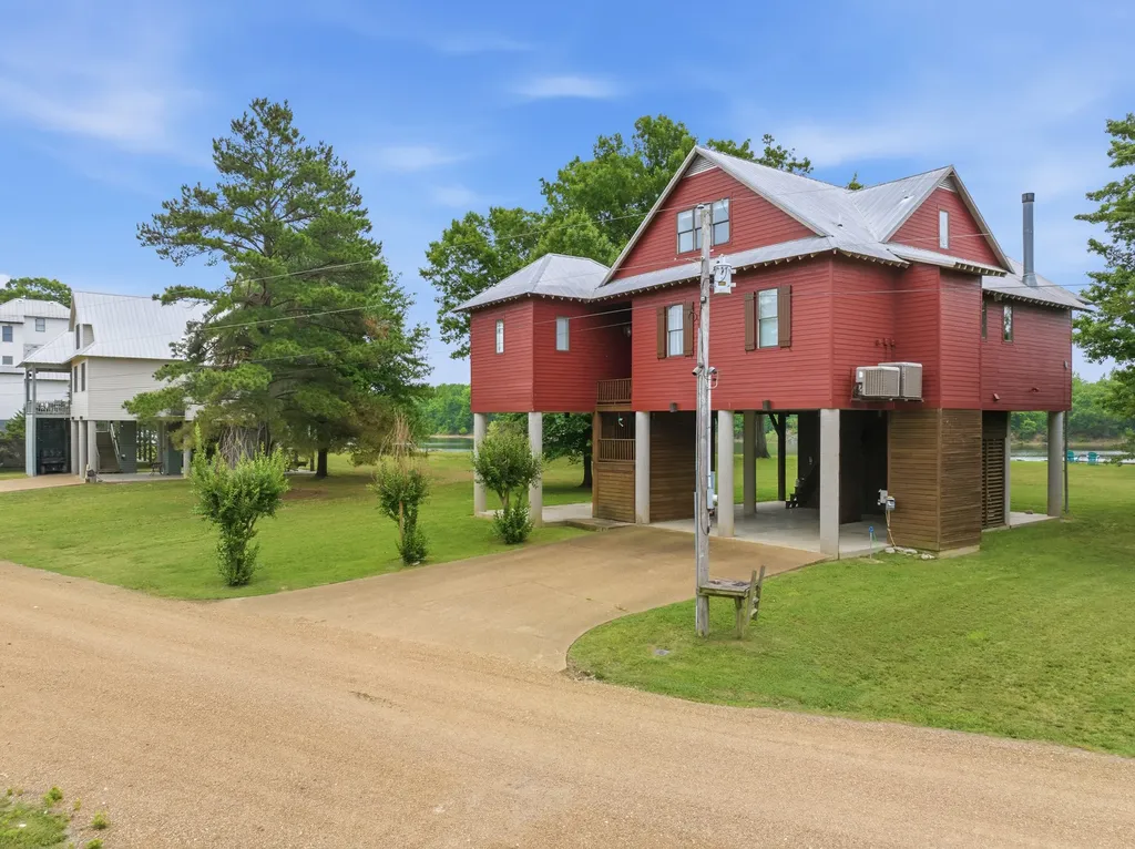238 Shannon Lane Bath Springs TN 38311