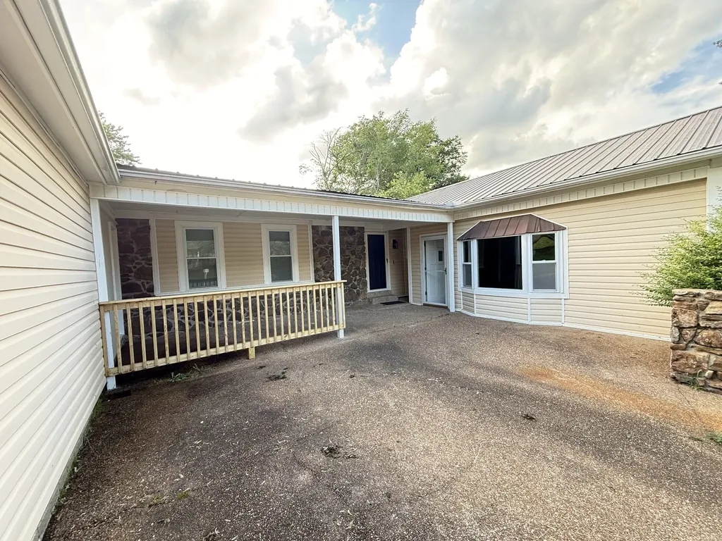 71 N Hampton Lane Jackson TN 38305