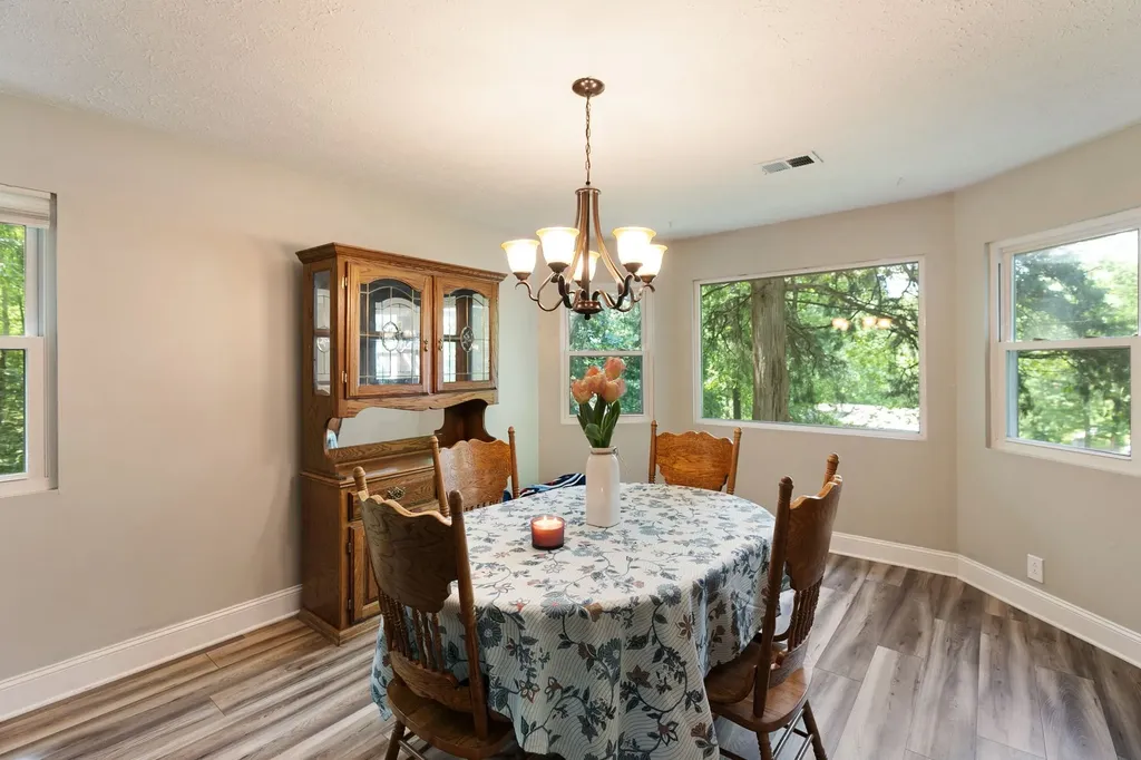 9849 Haynes Lane Bon Aqua TN 37025