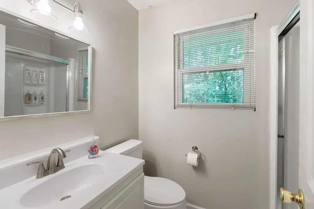 9849 Haynes Lane Bon Aqua TN 37025