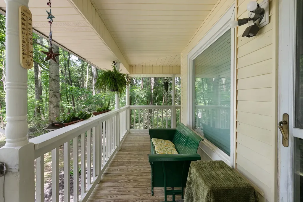 9849 Haynes Lane Bon Aqua TN 37025