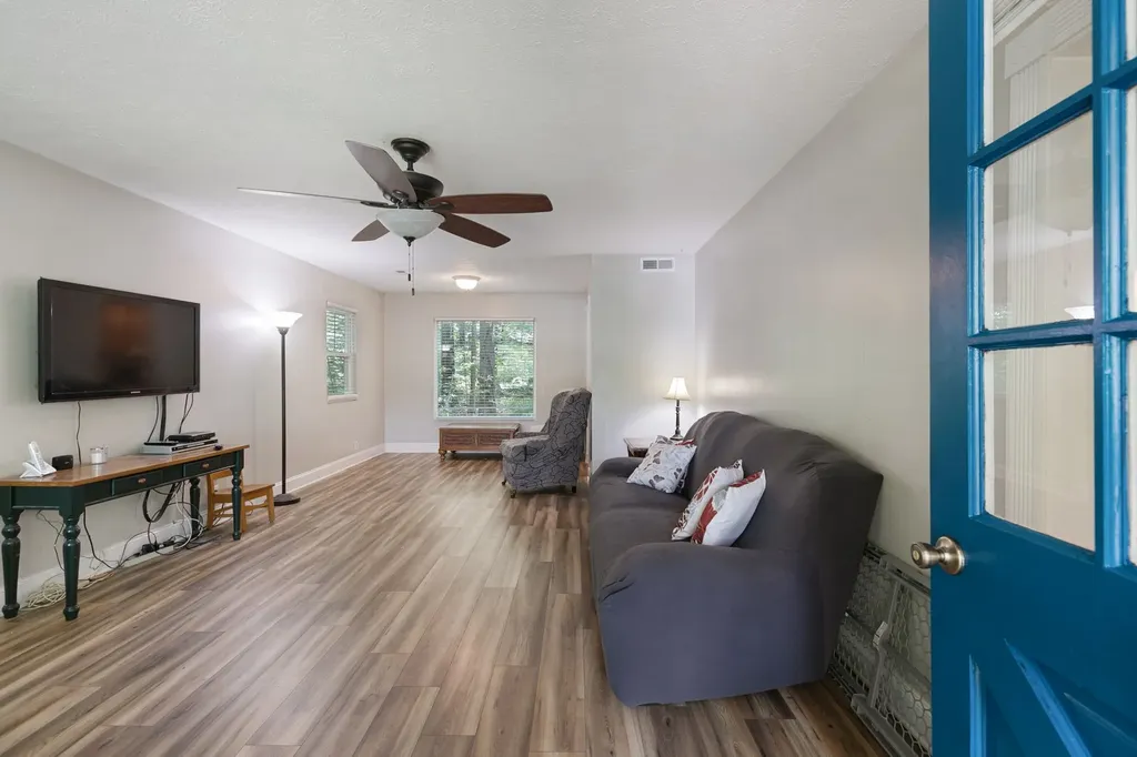 9849 Haynes Lane Bon Aqua TN 37025
