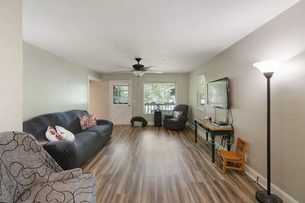 9849 Haynes Lane Bon Aqua TN 37025