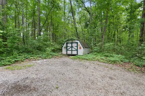 9849 Haynes Lane Bon Aqua TN 37025