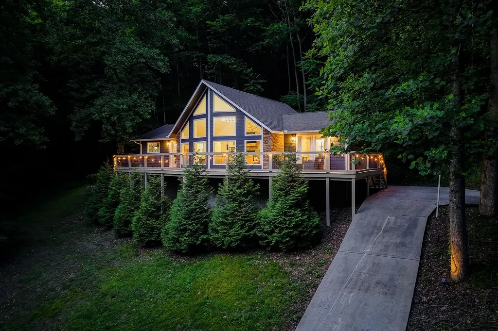 2499 Shoreside Drive Smithville TN 37166