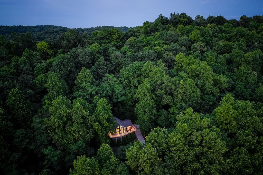 2499 Shoreside Drive Smithville TN 37166