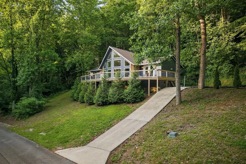 2499 Shoreside Drive Smithville TN 37166