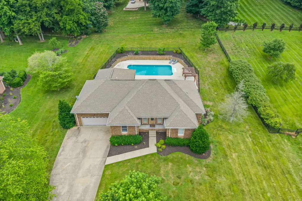 455 Stonemeadow Road Clarksville TN 37043