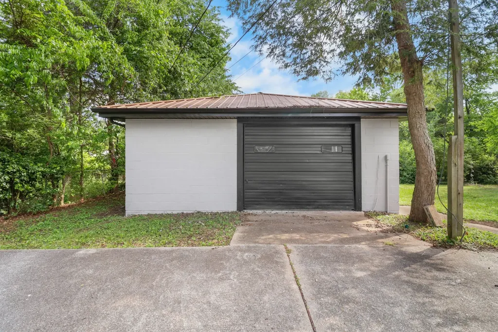 10 Lexington Drive Clarksville TN 37042