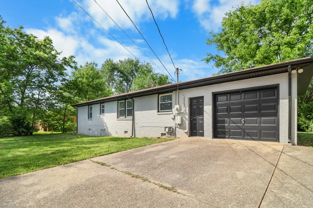 10 Lexington Drive Clarksville TN 37042
