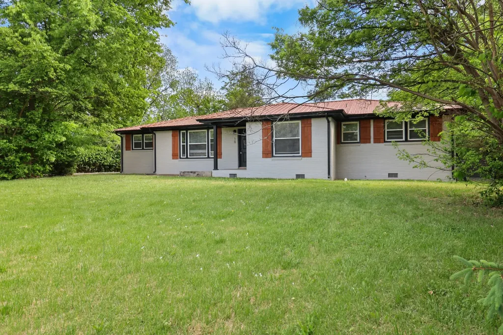 10 Lexington Drive Clarksville TN 37042