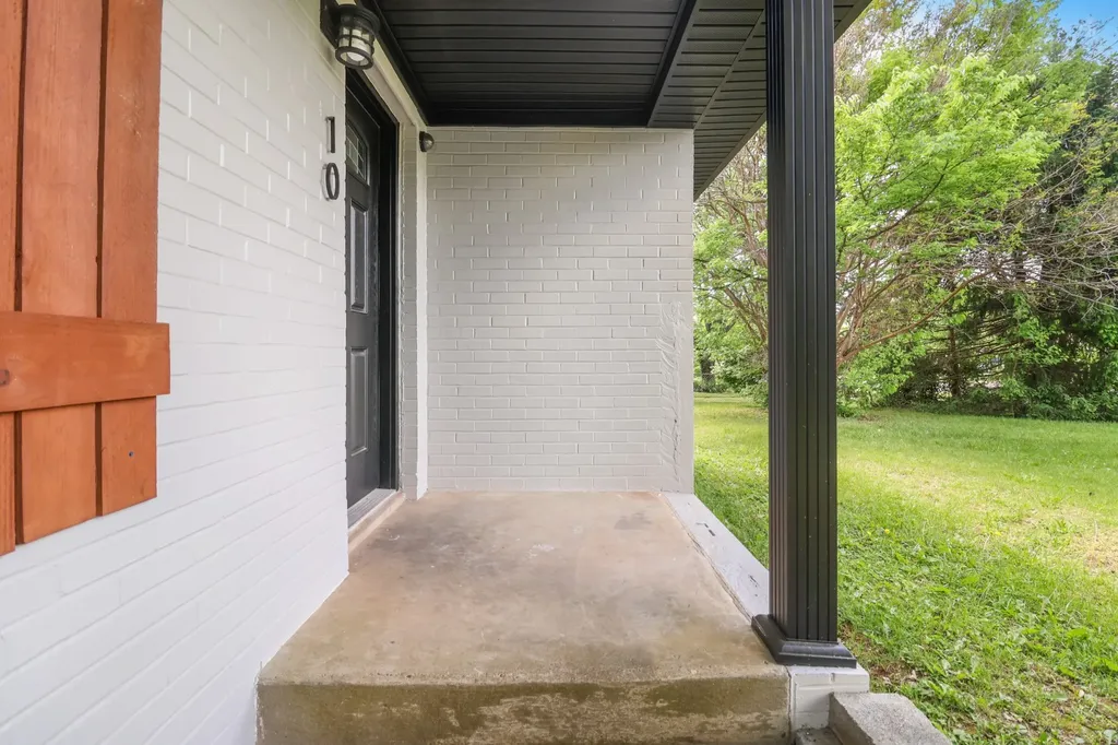 10 Lexington Drive Clarksville TN 37042