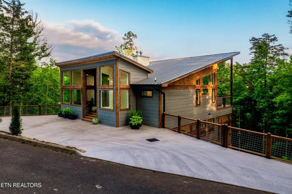 2234 Legend Drive Sevierville TN 37876