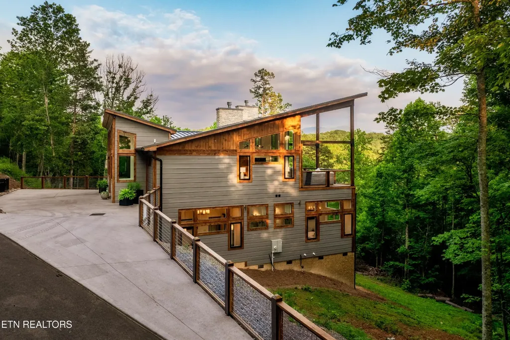 2234 Legend Drive Sevierville TN 37876