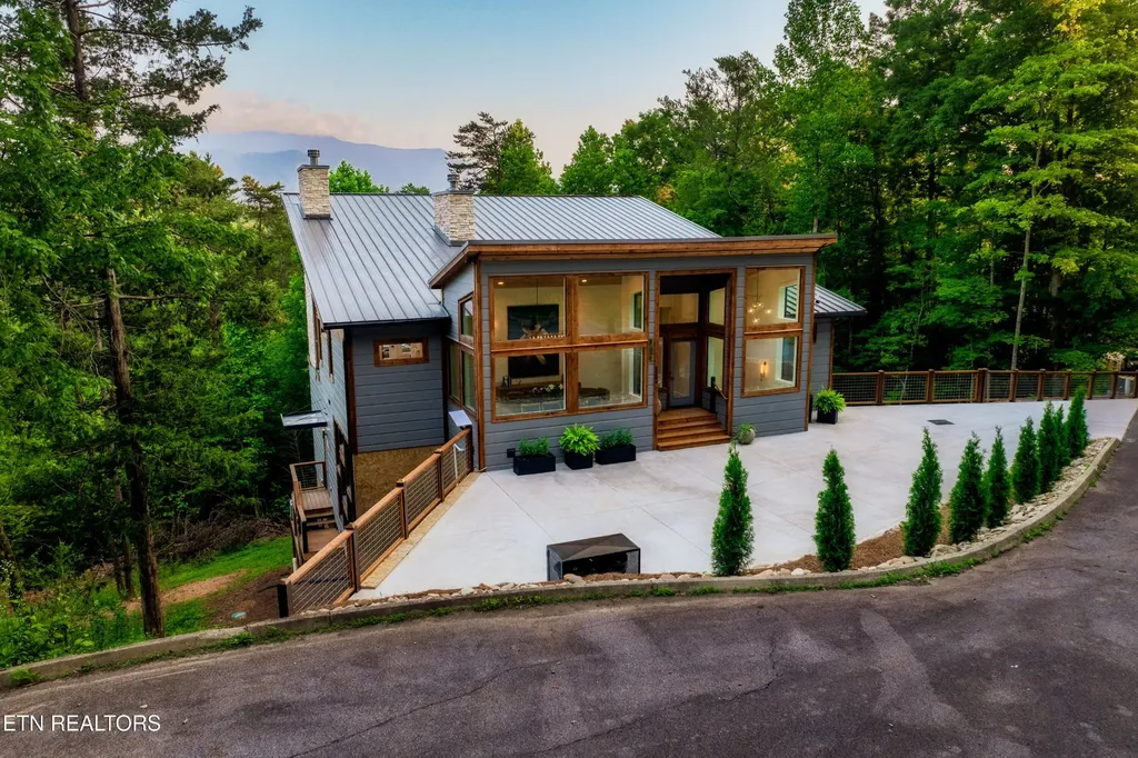 2234 Legend Drive Sevierville TN 37876
