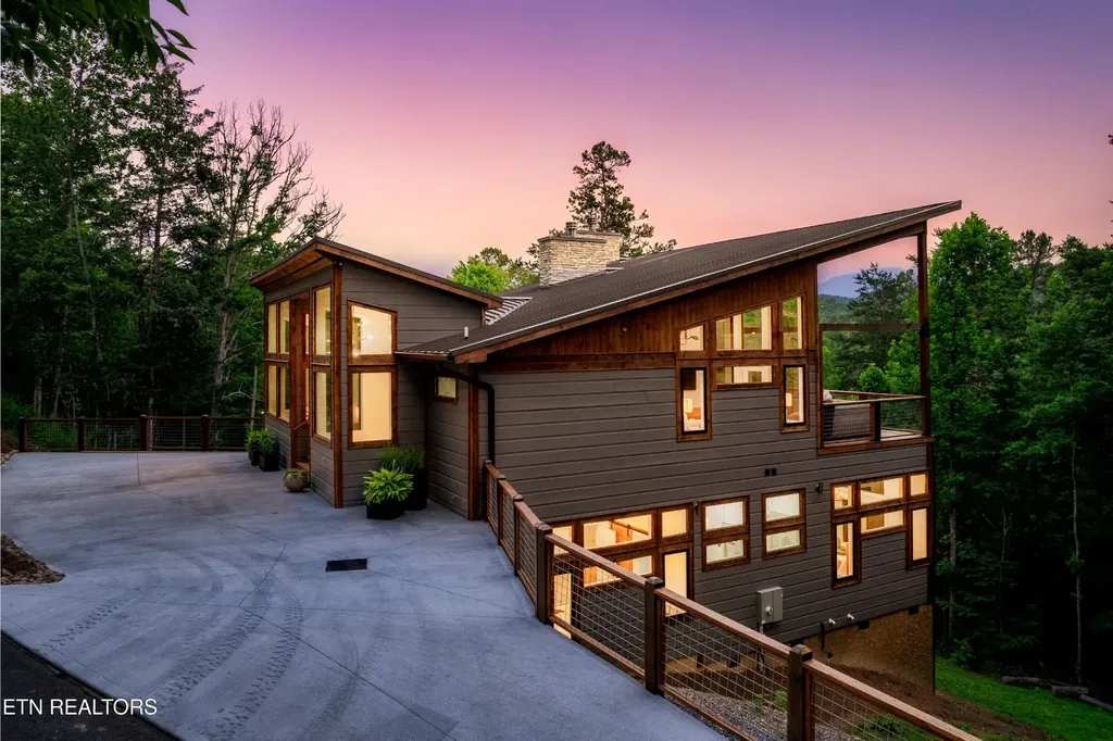 2234 Legend Drive Sevierville TN 37876