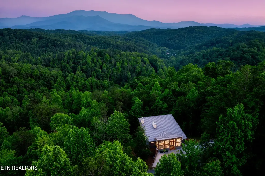 2234 Legend Drive Sevierville TN 37876