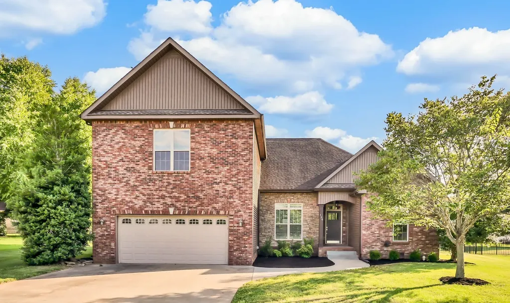 126 Parkland Circle Clarksville TN 37043