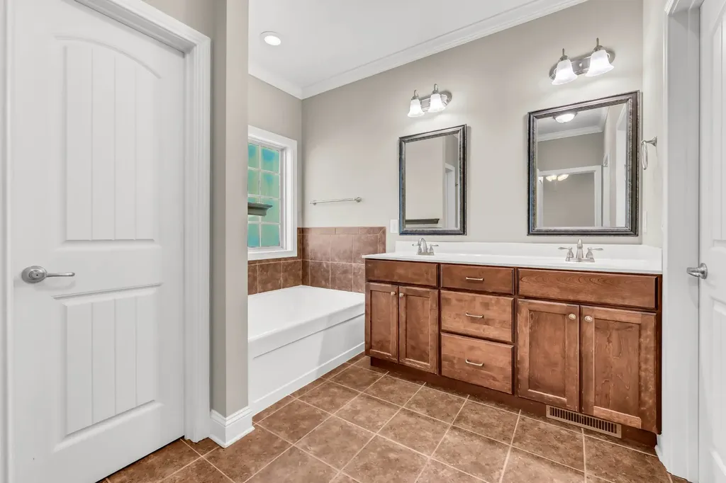 126 Parkland Circle Clarksville TN 37043