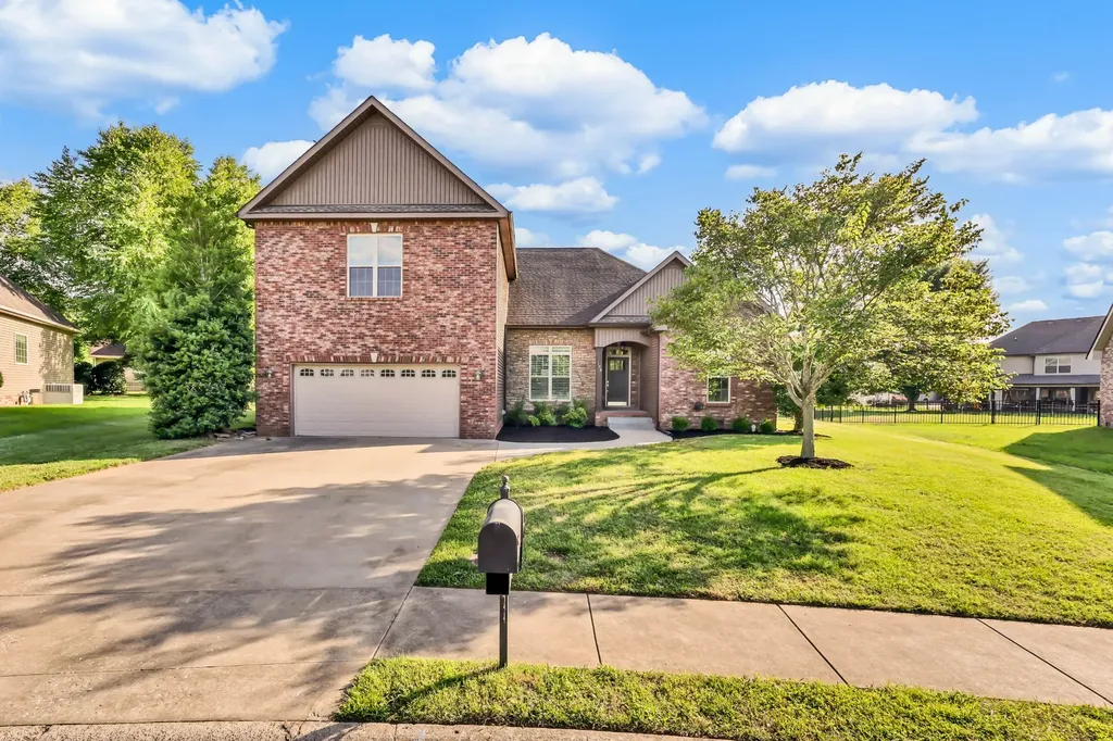 126 Parkland Circle Clarksville TN 37043