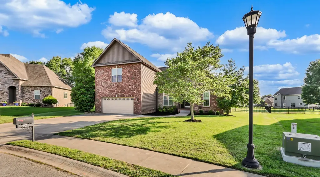 126 Parkland Circle Clarksville TN 37043