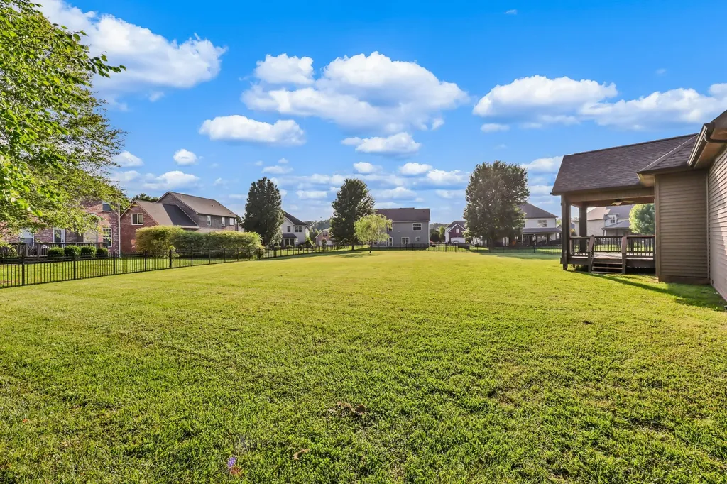 126 Parkland Circle Clarksville TN 37043