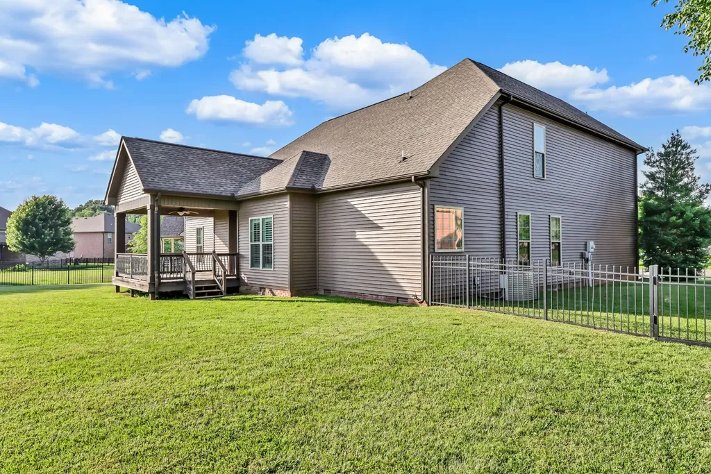 126 Parkland Circle Clarksville TN 37043