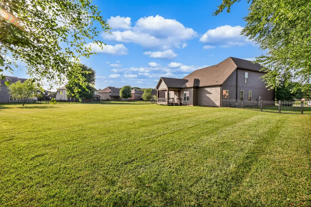 126 Parkland Circle Clarksville TN 37043