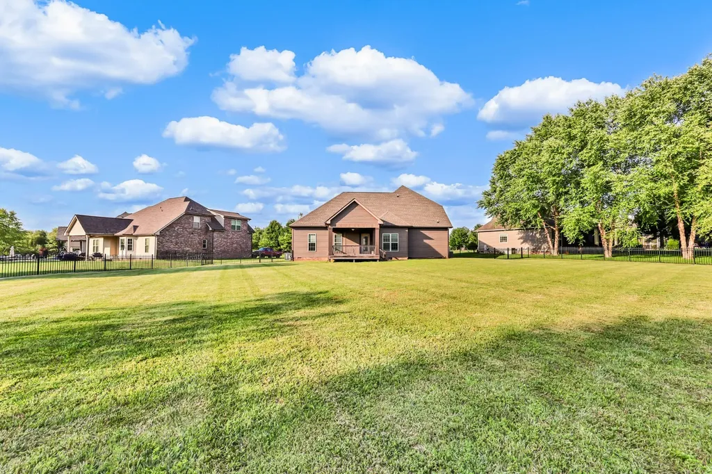 126 Parkland Circle Clarksville TN 37043