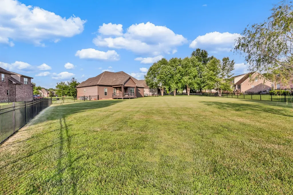 126 Parkland Circle Clarksville TN 37043