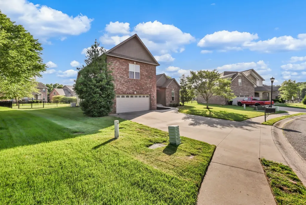 126 Parkland Circle Clarksville TN 37043