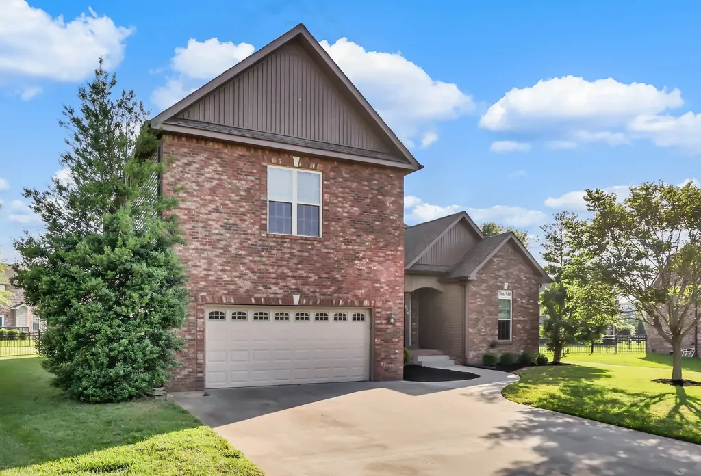 126 Parkland Circle Clarksville TN 37043