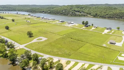 823 River Front Drive Clifton TN 38425