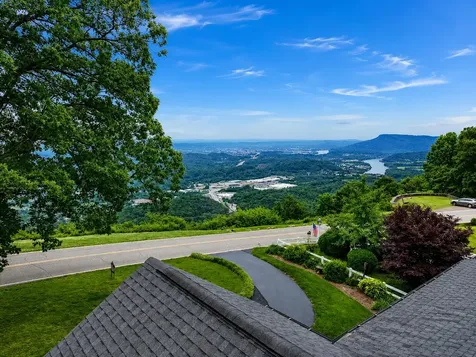 121 N Palisades Drive Signal Mountain TN 37377