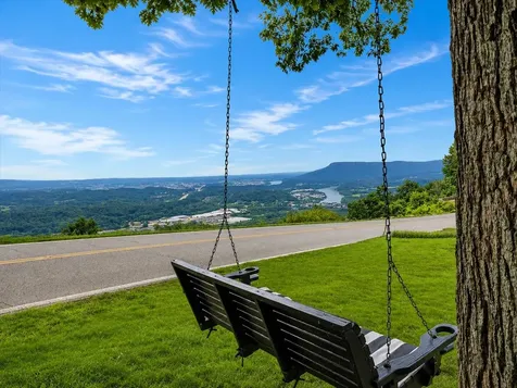 121 N Palisades Drive Signal Mountain TN 37377