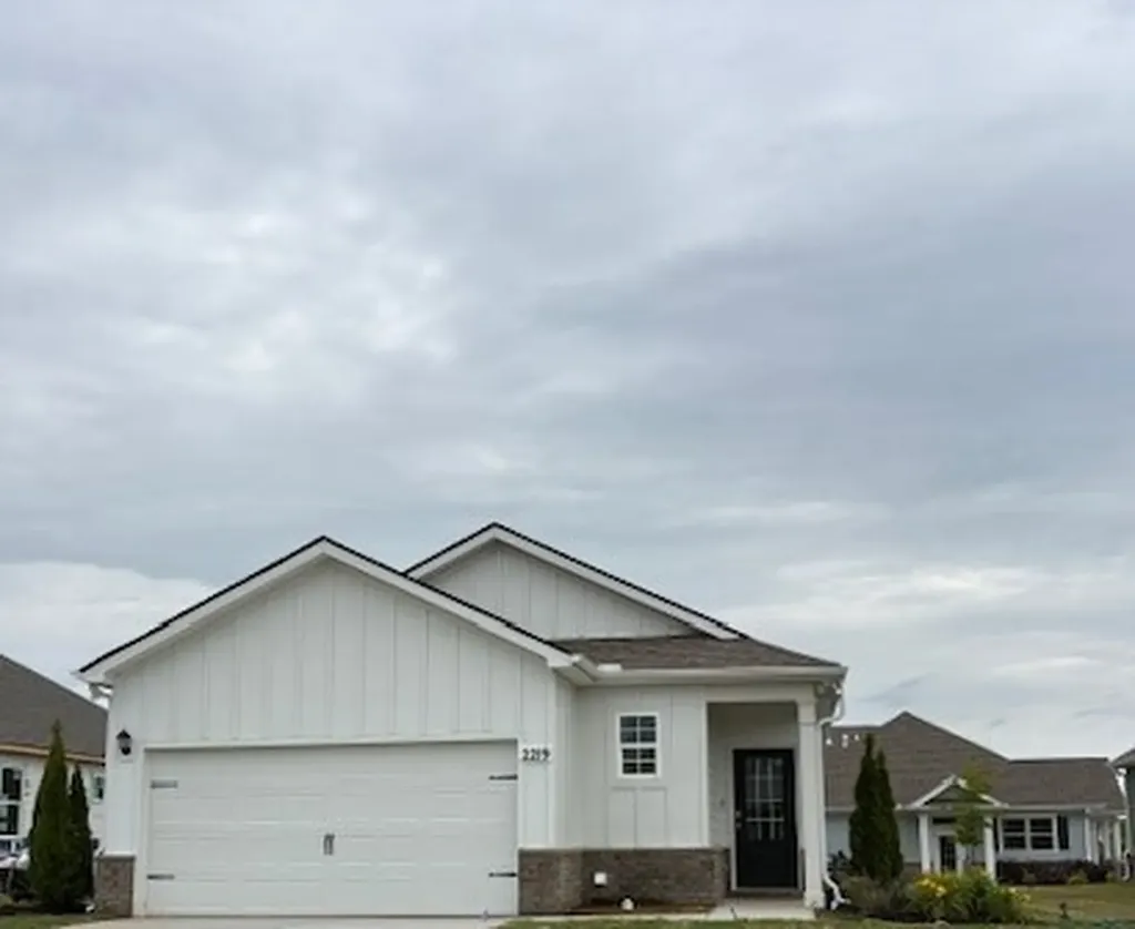 2219 Quinn White House TN 37188