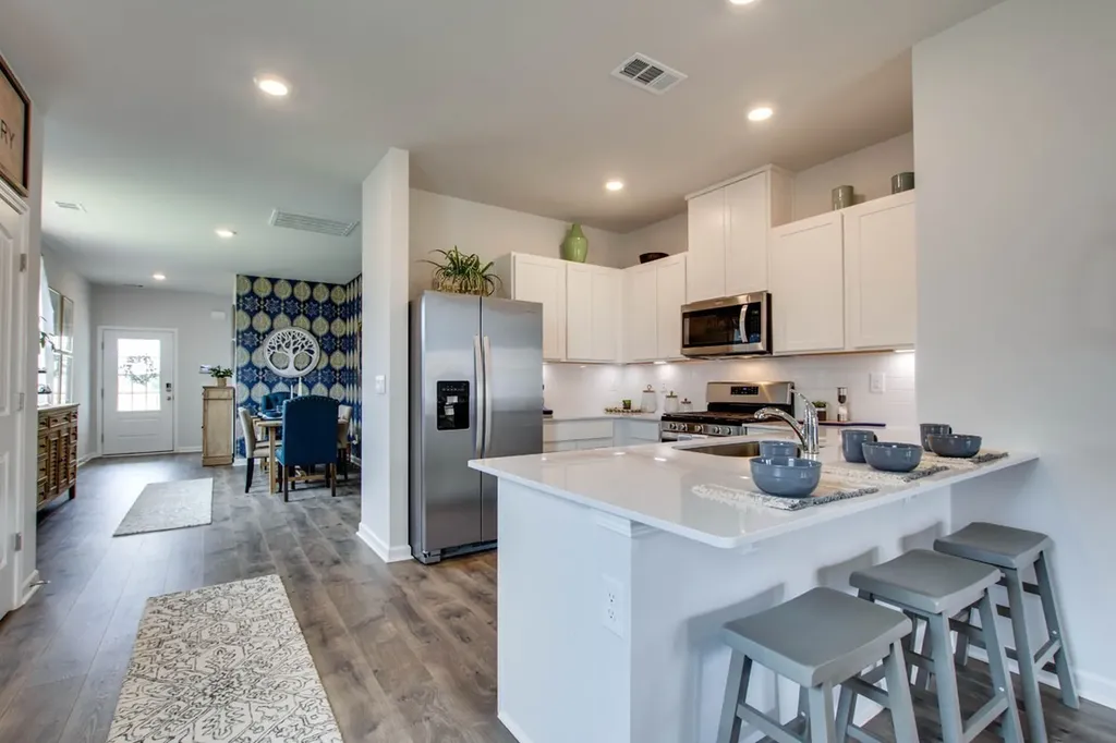 2219 Quinn White House TN 37188