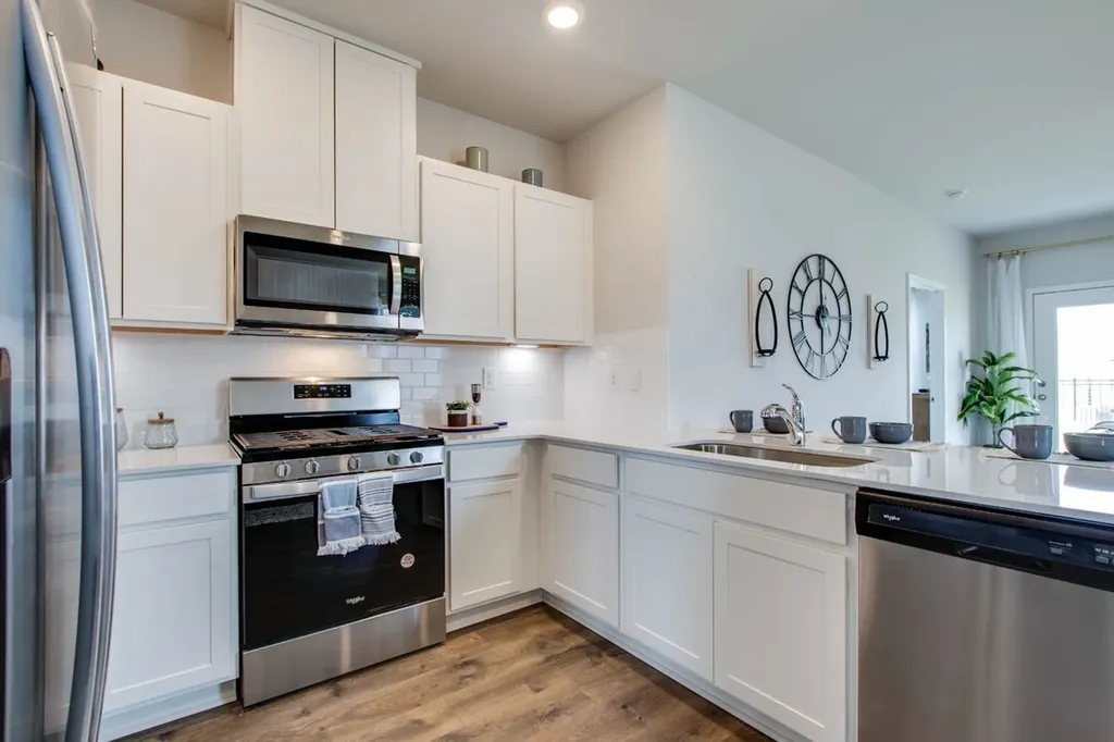 2219 Quinn White House TN 37188