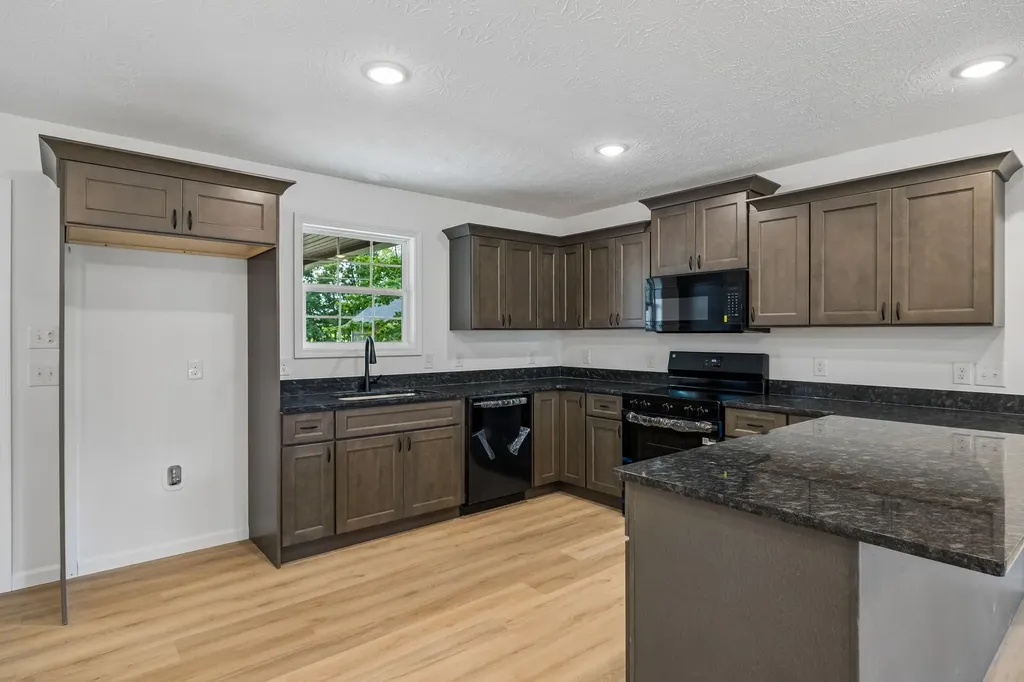 317 Cassie Drive Lafayette TN 37083