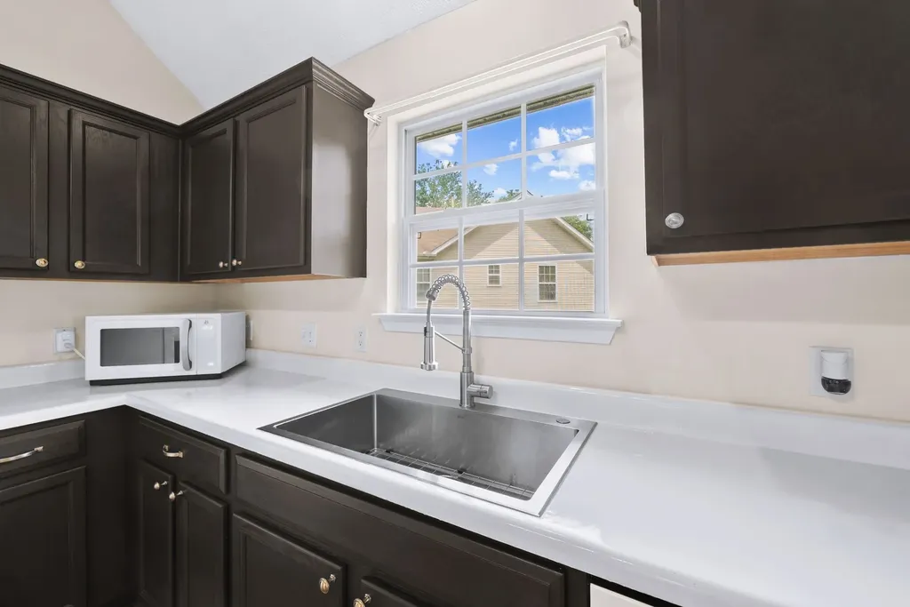 2300 Broadview Drive Nashville TN 37217