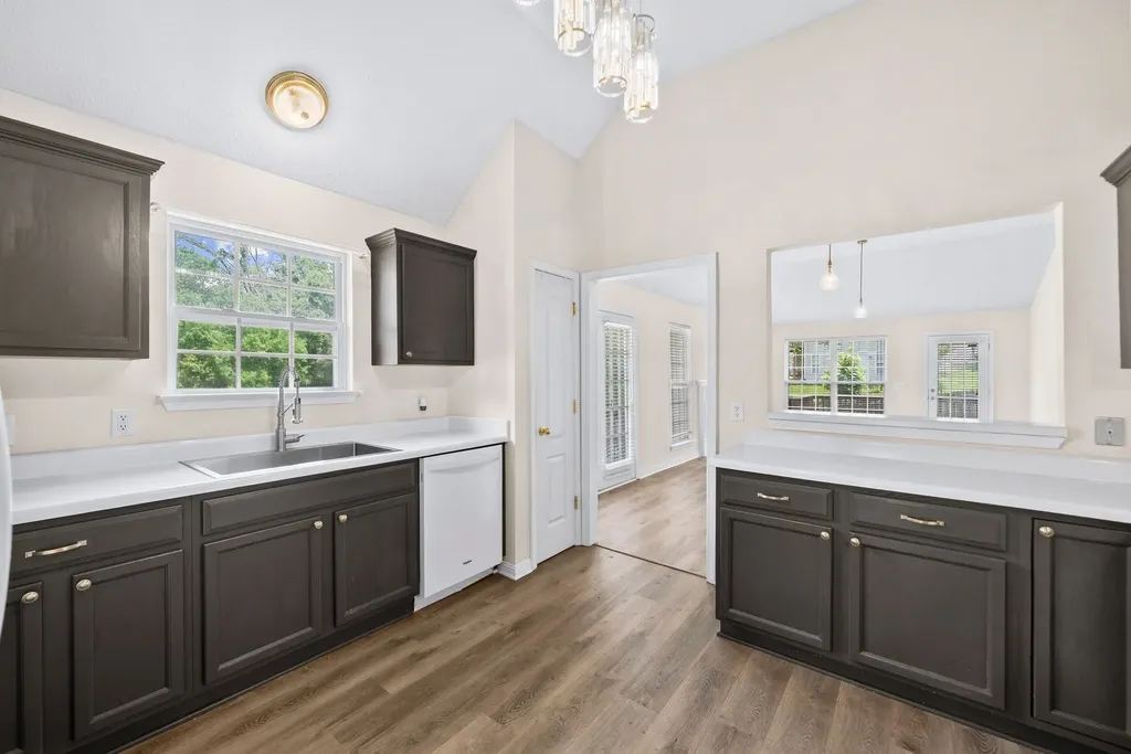 2300 Broadview Drive Nashville TN 37217