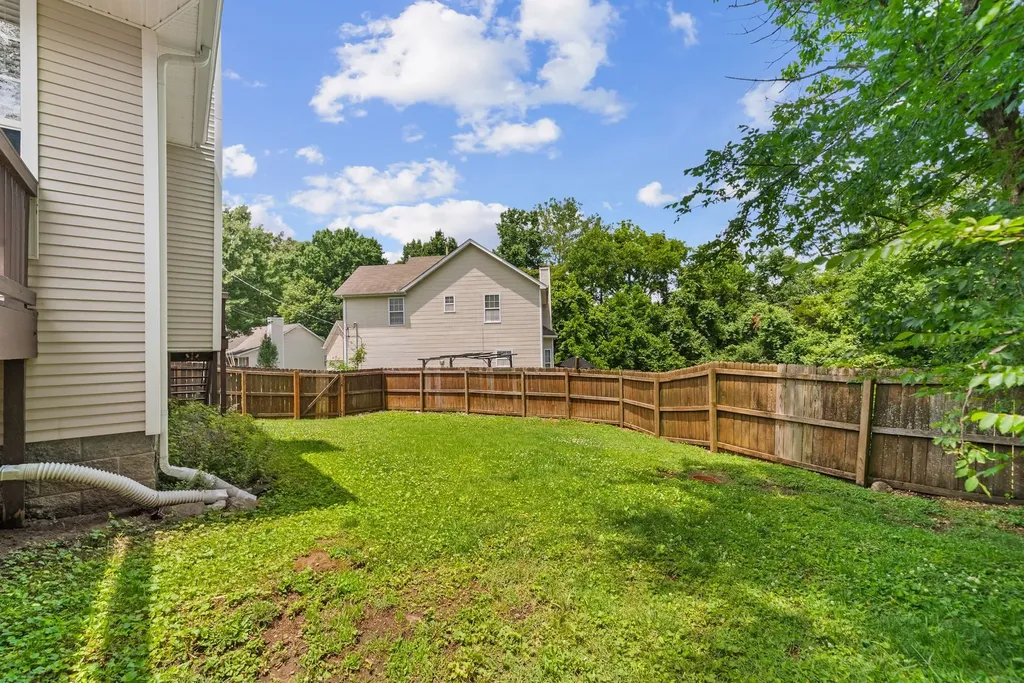 2300 Broadview Drive Nashville TN 37217