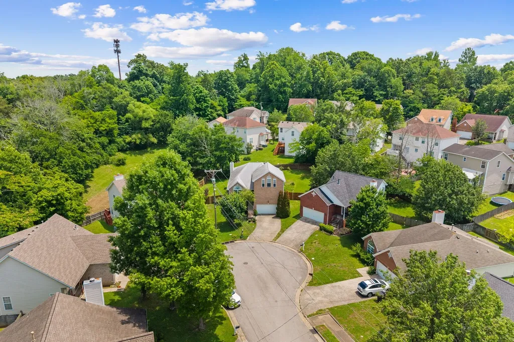 2300 Broadview Drive Nashville TN 37217