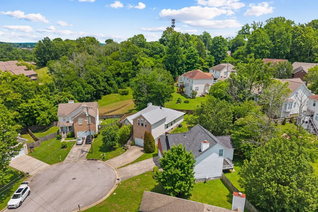 2300 Broadview Drive Nashville TN 37217